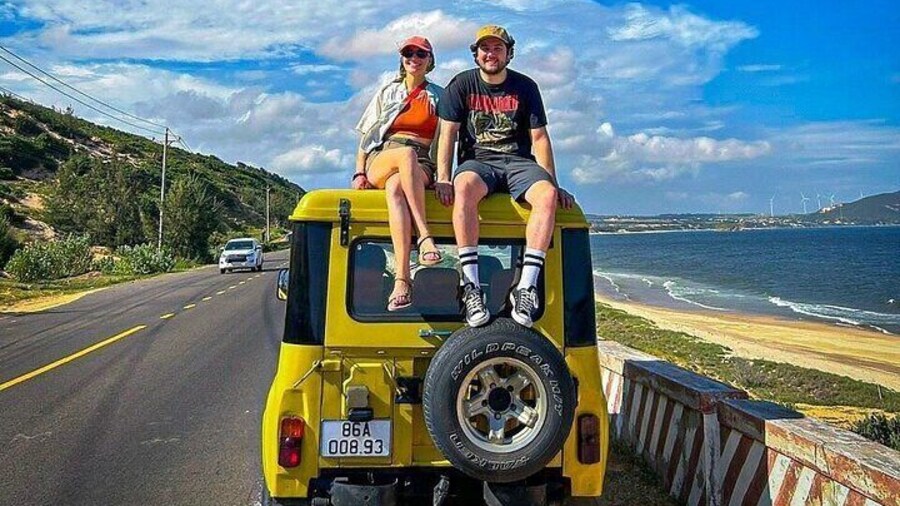 Mui Ne Sand Dunes Adventure: Jeep Tour with Amazing Local Guide