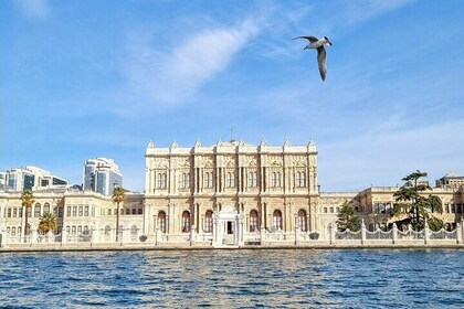 Dolmabahçe Palace Tour with Guide and Luxury Yacht Sunset Cruises