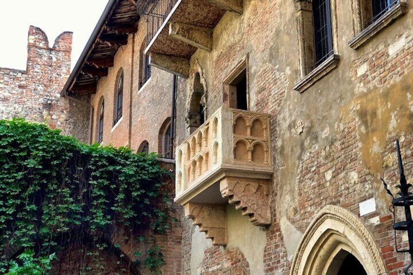 Self Guided Walking Tour of Historic Verona