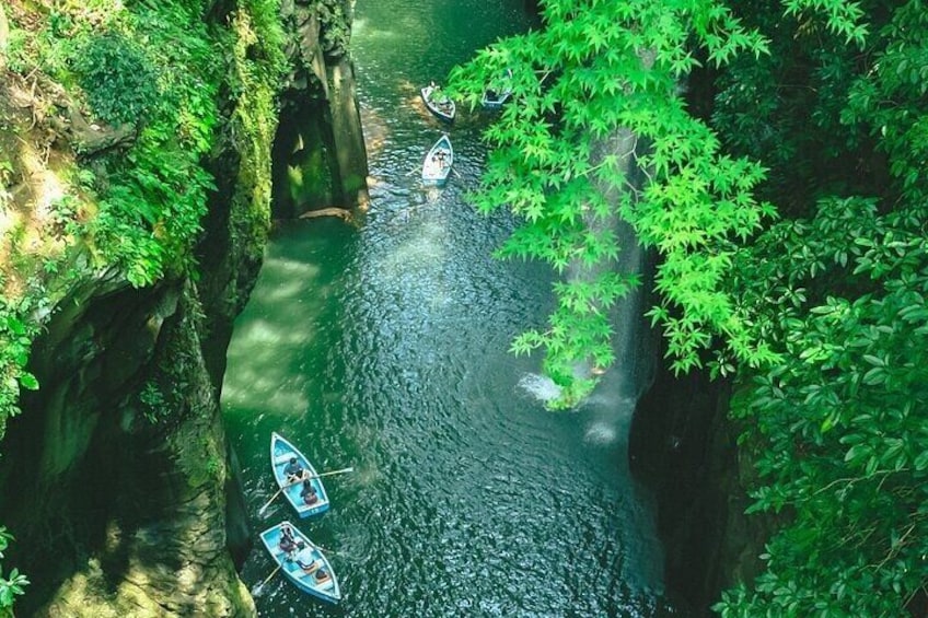  Travelers can explore the gorge by renting a rowboat to glide along the tranquil river, passing under the cascading Minainotaki Waterfall.