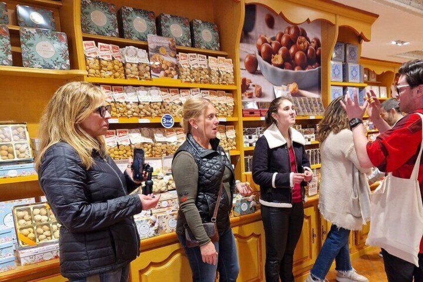 Shared Walking Tour in Marseille with Bites and Stories