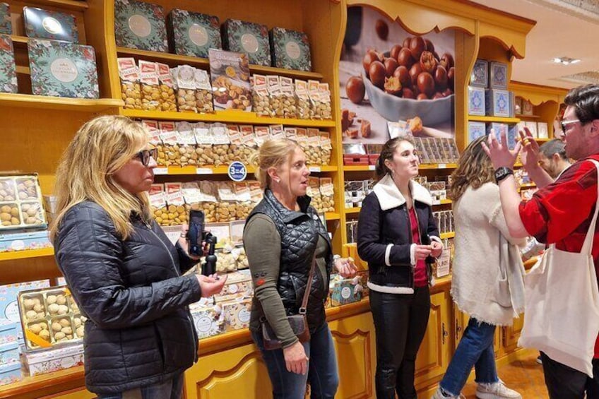 Shared Walking Tour in Marseille with Bites and Stories