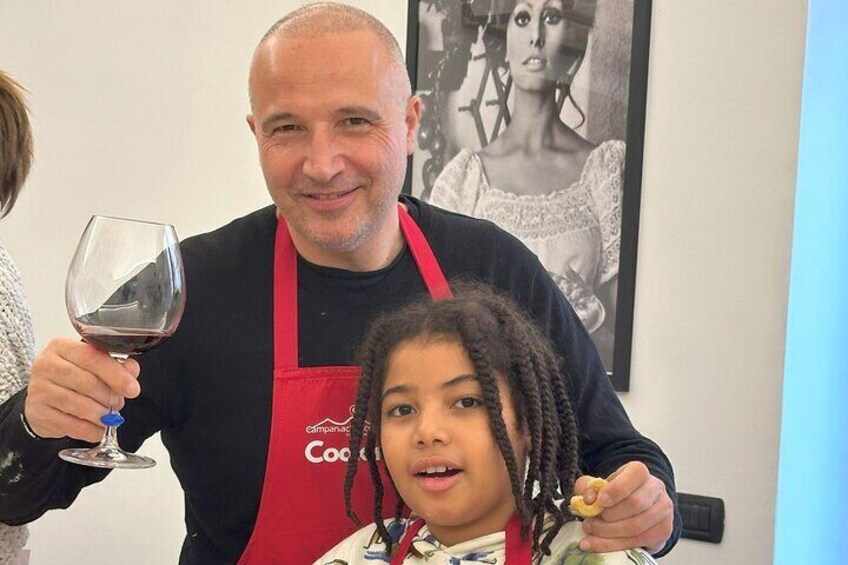 Visit The Royal Palace and Cooking Class Experience