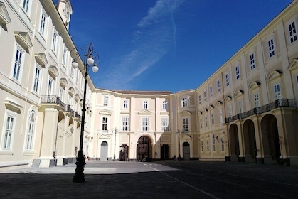 Visit The Royal Palace and Cooking Class Experience