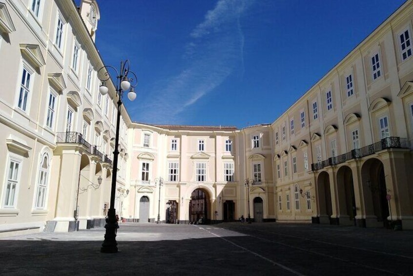 Visit The Royal Palace and Cooking Class Experience