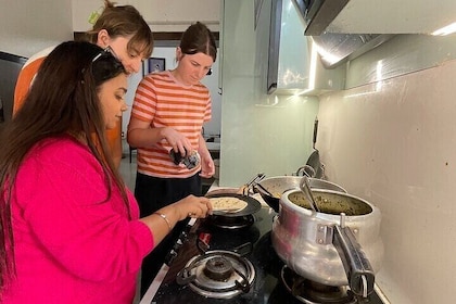 Lunch/Dinner and Cooking Class with a Local Family (3-4 hours)