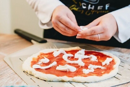 Traditional Pizza and Tiramisù Class in Florence