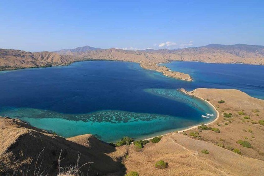 Private tour 4 days 3 nights Komodo on boat, waterfall and Rangko cave 