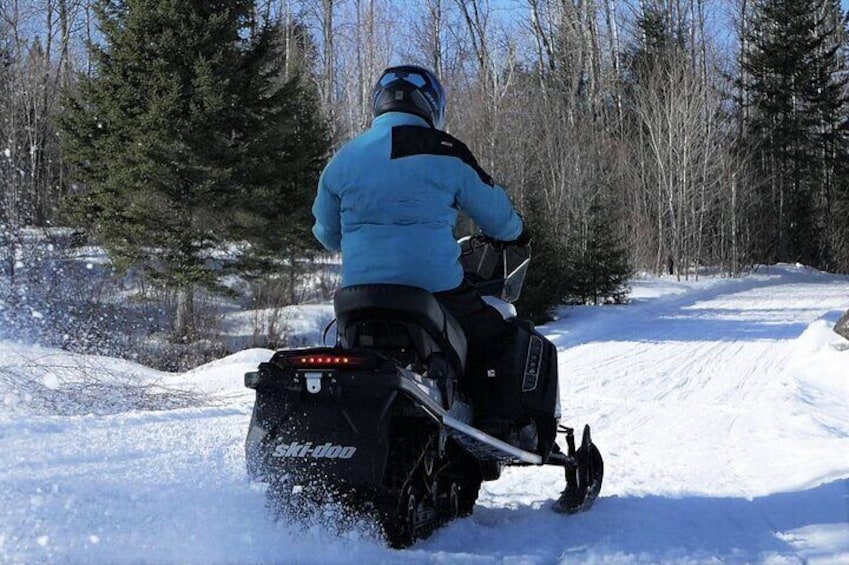 Guided Snowmobile Tours Upper Laurentians