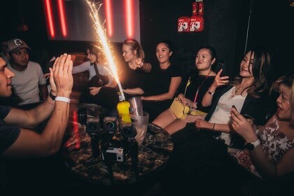 Seoul: Hongdae Premium Pubcrawl with Limitless Drinks