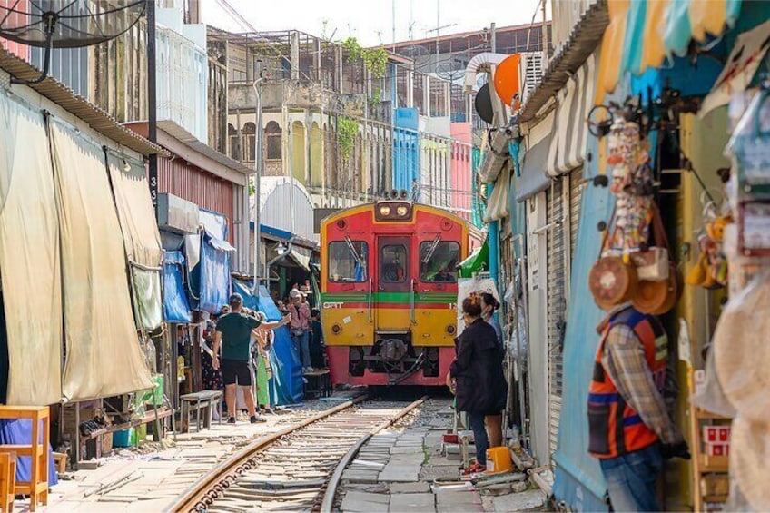 Day Trip to Bangkok Floating Market & Maeklong Railway