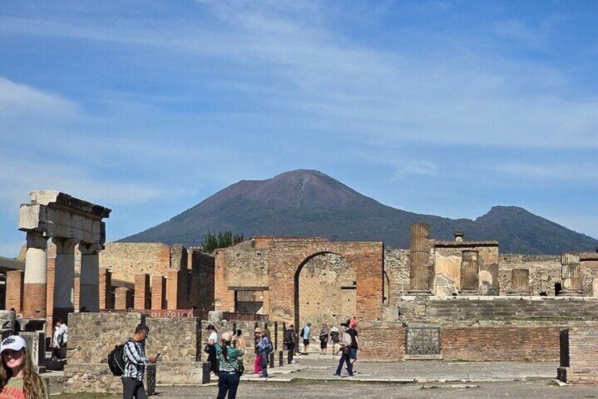 Sorrento: Pompeii and Vesuvius Day Trip with Guide and Tickets