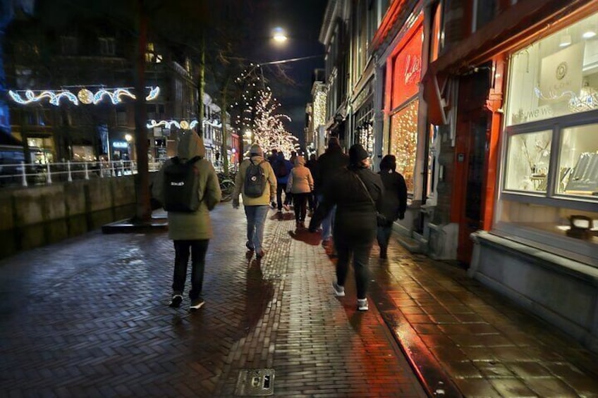 Hippolytusbuurt in Delft at night