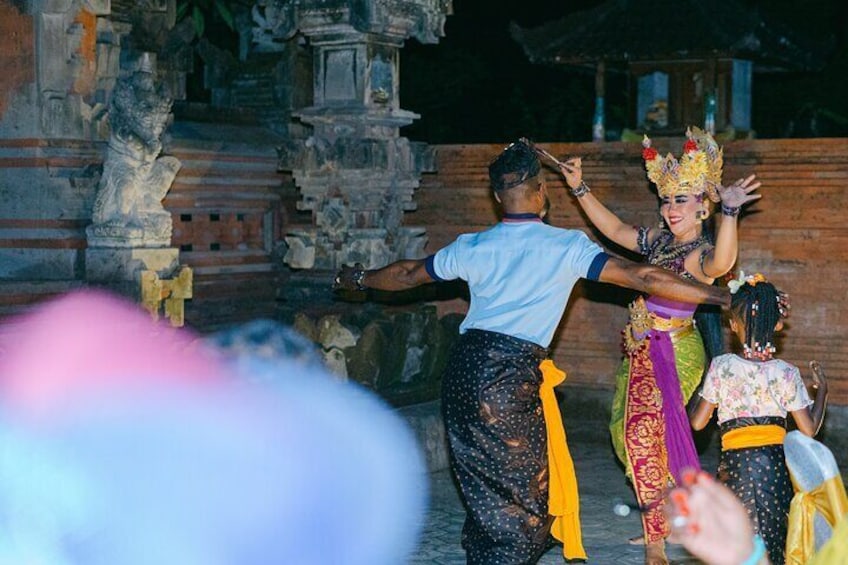 Bali traditional performance on Cultural dinner for group, it's so lively, full of laugh and unforgetable memories