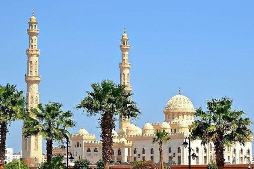 Private Guided City Tour of Hurghada with Convenient Transport