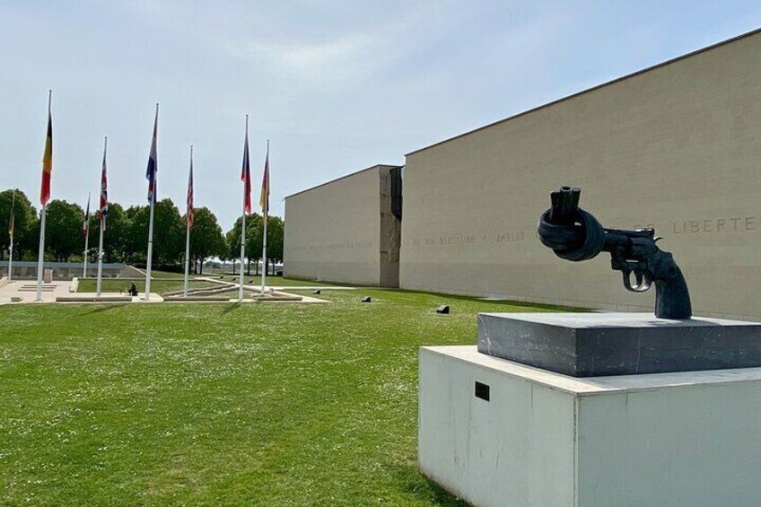 Normandy D-Day 7 Iconic Sights Guided Private Trip from Paris