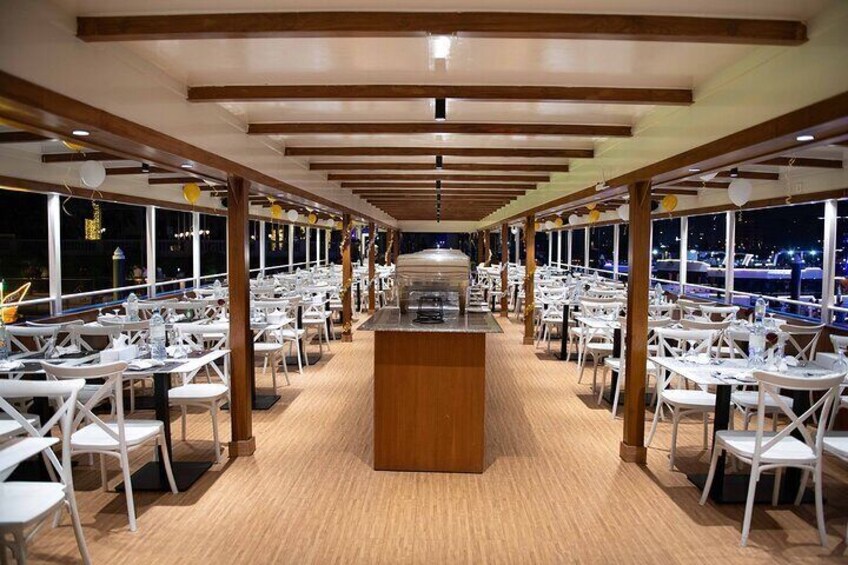 Dubai Creek: Sunset on Dhow Cruise with Buffet & Live Shows