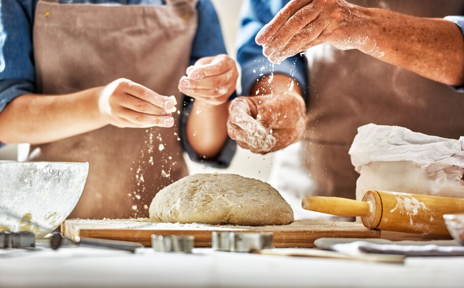 Bari: Home Cooking Class- Make Cavatelli & Capunti with Wine