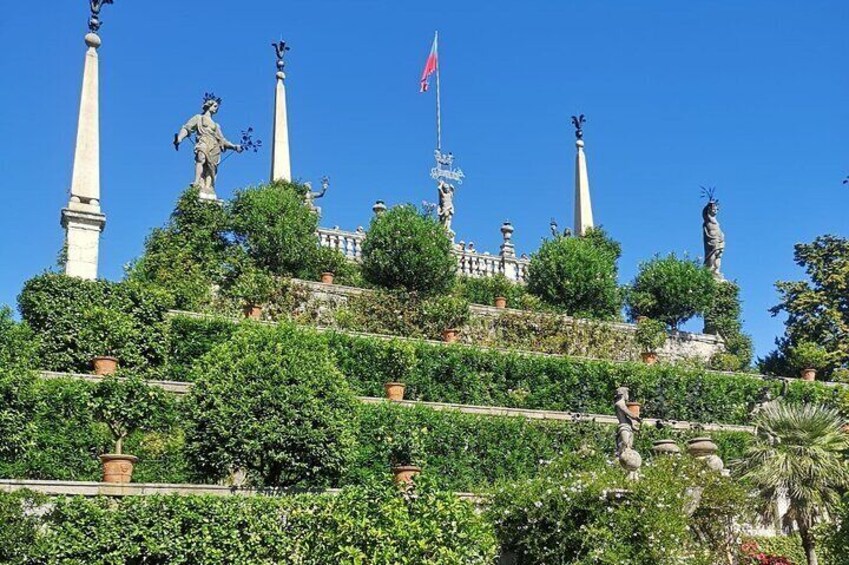 Palazzo Borromeo at Isola Bella and Isola Pescatori and a drink