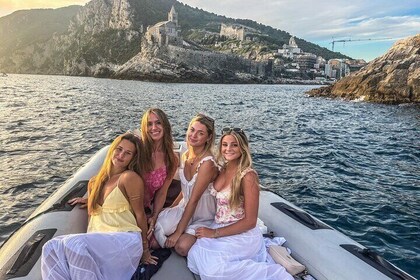 Coucher de soleil sur les Cinque Terre avec apéritif depuis La Spezia Porto...