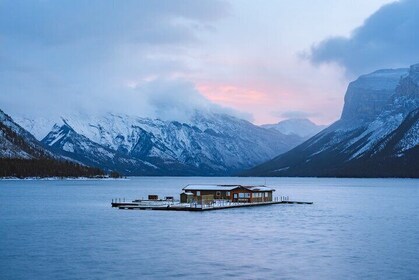 Lake Louise, Lake Minnewanka, Peyto Lake & Banff Tour