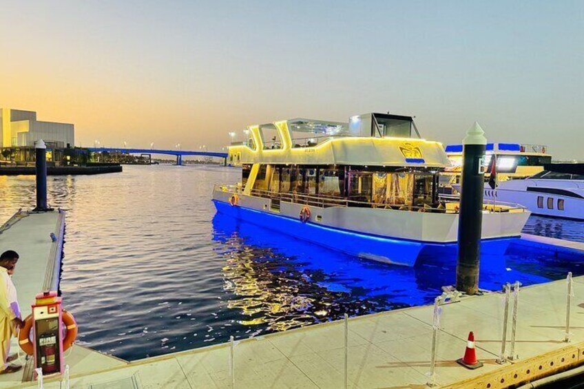 VIP Dubai Canal Yacht Cruise with BBQ Buffet