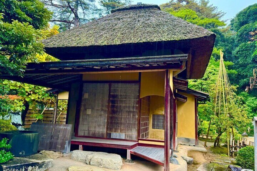 Kanazawa Half Day Private Tour Garden Castle and Geisha