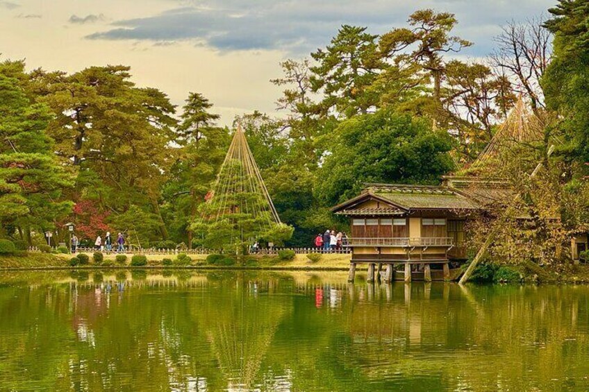 Kanazawa Half Day Private Tour Garden Castle and Geisha