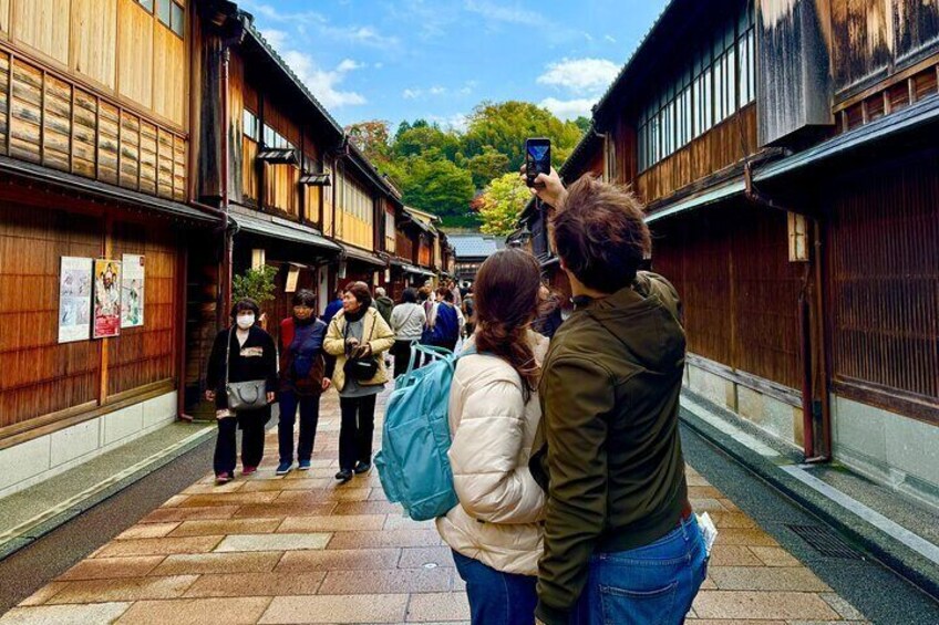 Kanazawa Half Day Private Tour Garden Castle and Geisha