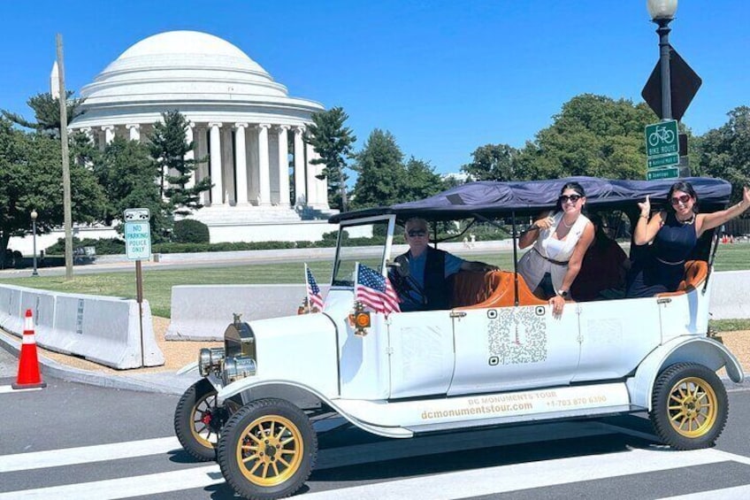 Washington DC Moonlight Tour by Electric Cart or Vintage Car