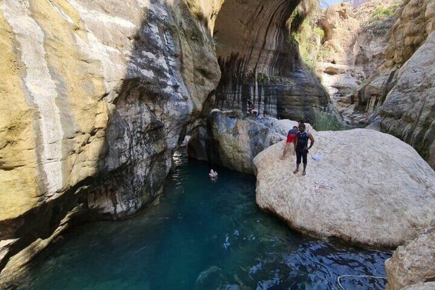 Full Day Wadi Tiwi Adventure Sinkhole and Fins Beach Guided Tour