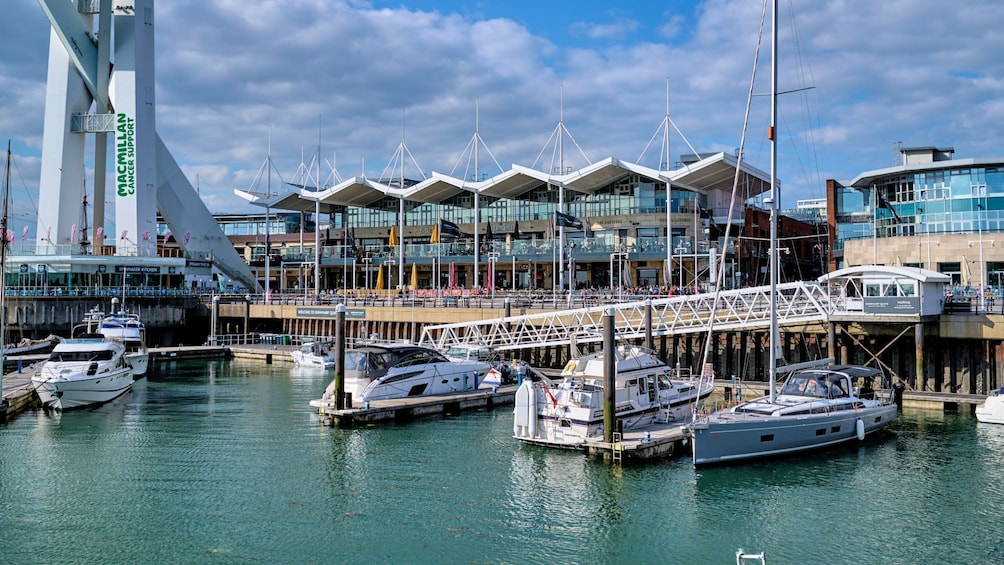 Portsmouth & Spinnaker Tower by Rail Tour from London