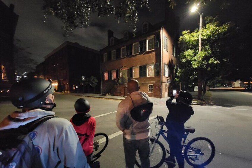 60 Minutes Bicycle Ghost Tour in Savannah