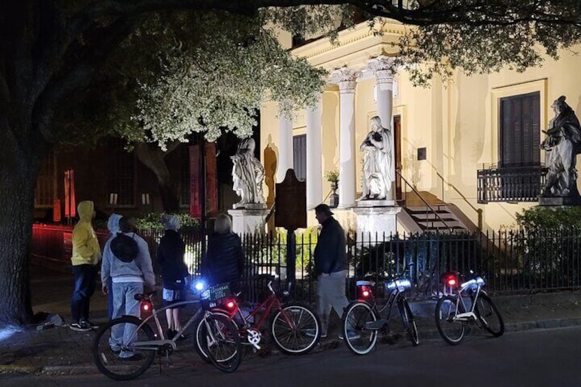 60 Minutes Bicycle Ghost Tour in Savannah