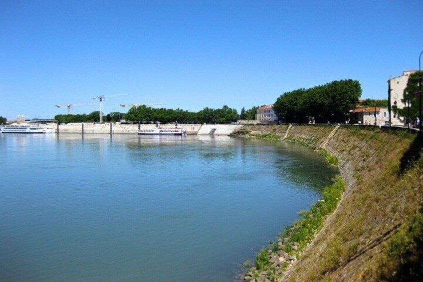 Historical Walking Tour of Ancient Arles with an APP