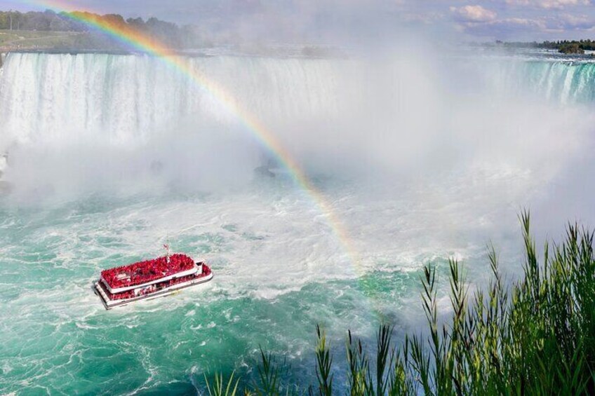 Niagara Falls Day Tour, Boat Cruise and Journey Behind the Falls