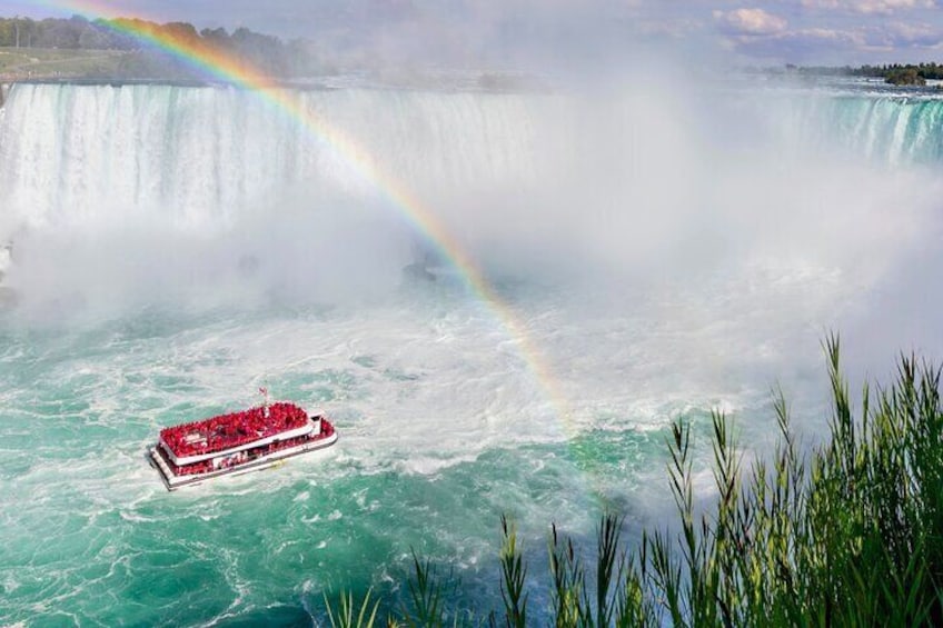 Niagara Falls Day Tour, Boat Cruise and Journey Behind the Falls