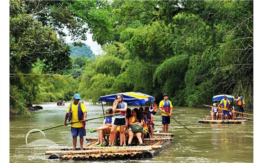 Balsaje Por el Rio La Vieja