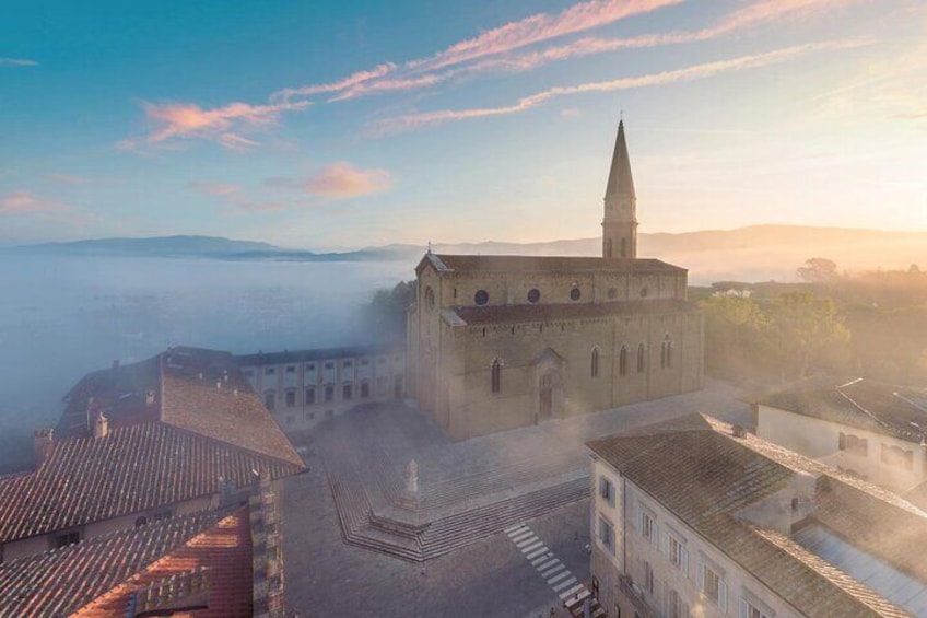 Arezzo Walking Tour with Audio and Written Guide by a Local