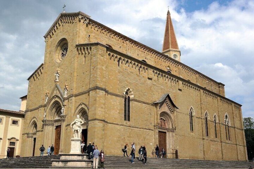 Arezzo Walking Tour with Audio and Written Guide by a Local