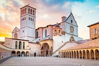 Visit Assisi and Orvieto from Rome for small groups
