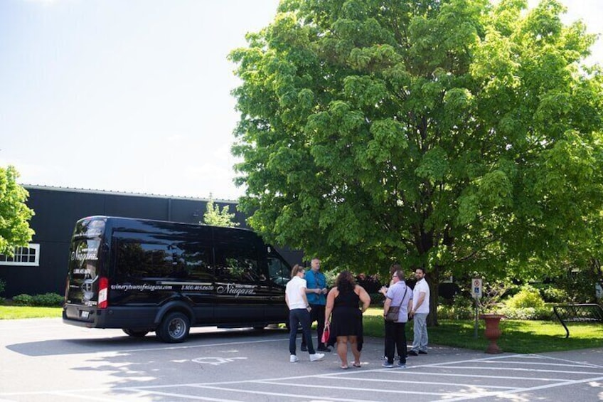 Wine Tour with Lunch in Niagara-on-the-Lake