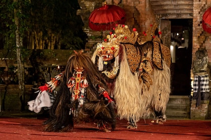乌布 Kecak、Barong 或 Legong 舞蹈表演
