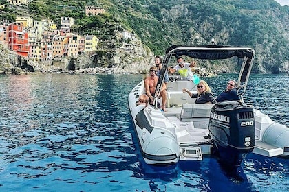 Cinque Terre Boat Tour from La Spezia with Food and Drink Included