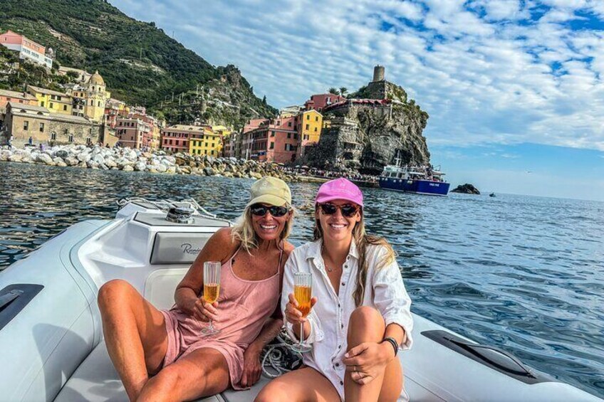 Cinque Terre Boat Tour from La Spezia with Food and Drink Included