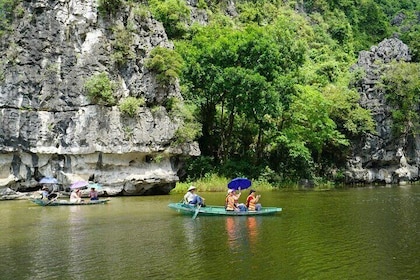 Hoa Lu - trang an - mua cave 1 day buffet luch