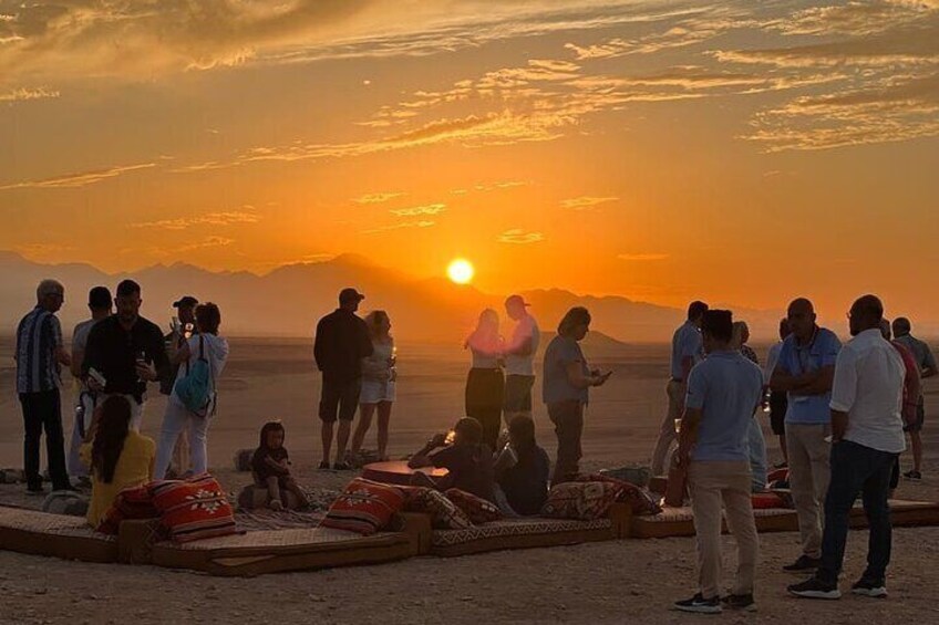 Desert Jeep Tour Adventure in Hurghada with Stargazing and Dinner