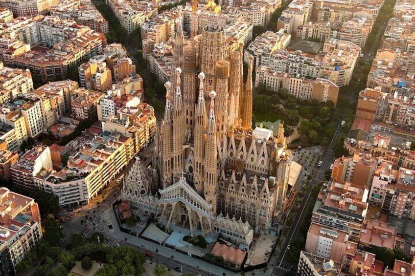 6-Hour Scenic and Cultural Highlights Barcelona in a Day Tour