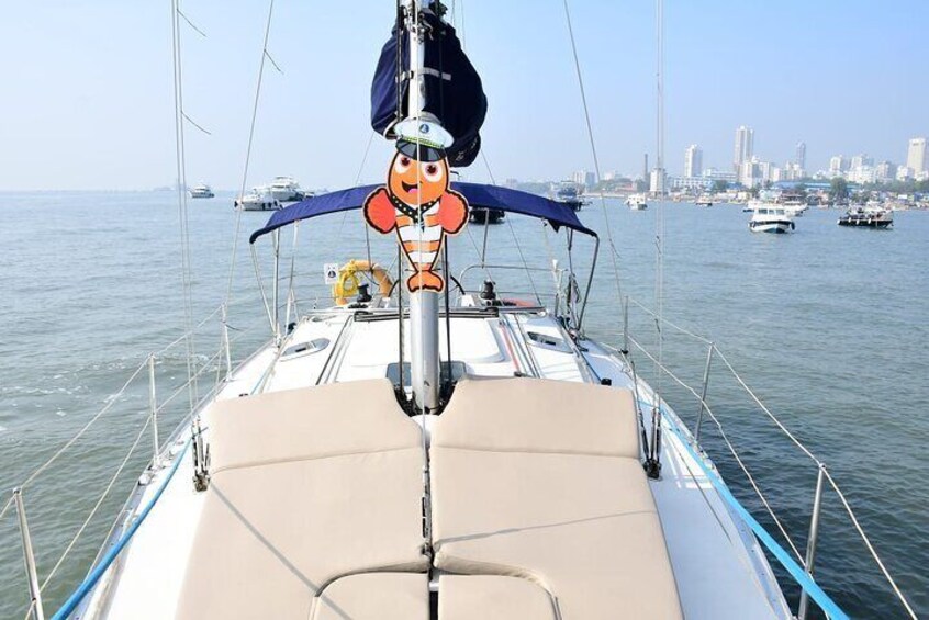 Yachting Adventure Amidst Mumbai's Coastal Charm on Premium Yacht