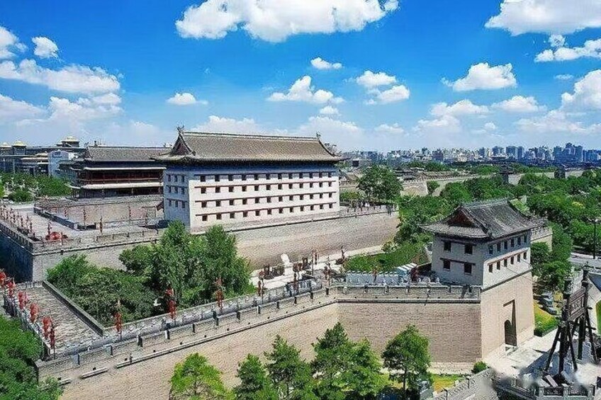 Xi'an 2-Day Exclusive Car: City Wall, Terracotta Army, Mt Huashan